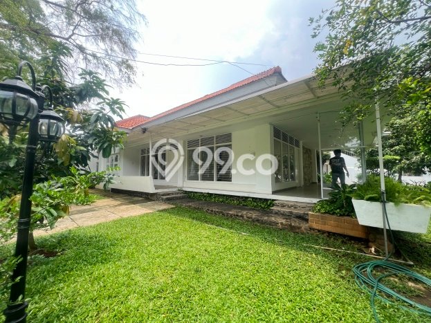 Rumah Modern Disewakan di Menteng Jakarta Pusat Lokasi Sangat Strategis Rumah Modern Disewakan di Menteng Jakarta Pusat Lokasi Sangat Strategis
