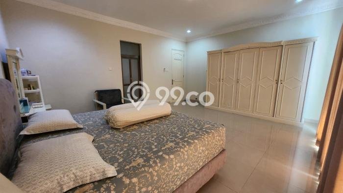 Rumah Mewah LB 400m2 Siap Pakai Desain Elegan di Surabaya Kota, Surabaya Rumah Mewah LB 400m2 Siap Pakai Desain Elegan di Surabaya Kota, Surabaya