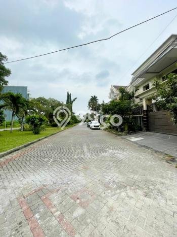 Ready to Use! Luxury House LT 375m2 Desain Elegan di Surabaya Kota Ready to Use! Luxury House LT 375m2 Desain Elegan di Surabaya Kota