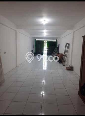 Unit Ruko Disewakan di Surabaya Kota di Area Ramai & Strategis Unit Ruko Disewakan di Surabaya Kota di Area Ramai & Strategis
