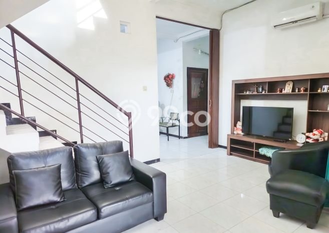 Rumah Modern Cantik 5 Kamar Siap Huni di Wiyung Rumah Modern Cantik 5 Kamar Siap Huni di Wiyung