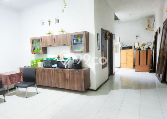 Rumah Modern Cantik 5 Kamar Siap Huni di Wiyung Rumah Modern Cantik 5 Kamar Siap Huni di Wiyung