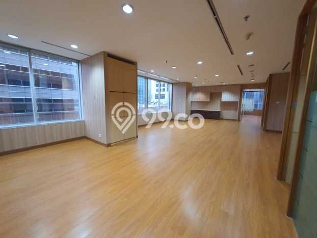 Unit Kantor Tersedia di Sudirman Spesifikasi LB 300m2 Unit Kantor Tersedia di Sudirman Spesifikasi LB 300m2