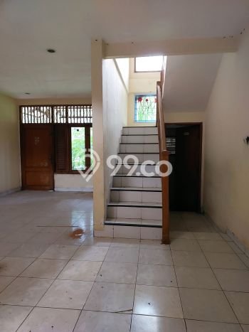 Ready to Use! Luxury House LT 270m2 Desain Modern di Lebak Bulus Ready to Use! Luxury House LT 270m2 Desain Modern di Lebak Bulus