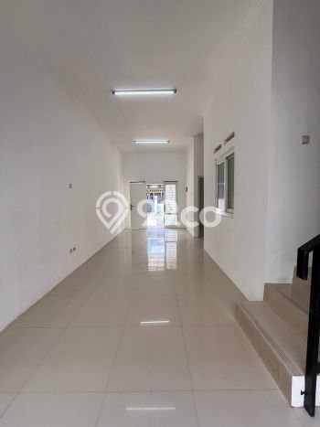 For Sale Rumah 4 Kamar Lokasi Strategis Nyaman dan Strategis di Cinere For Sale Rumah 4 Kamar Lokasi Strategis Nyaman dan Strategis di Cinere