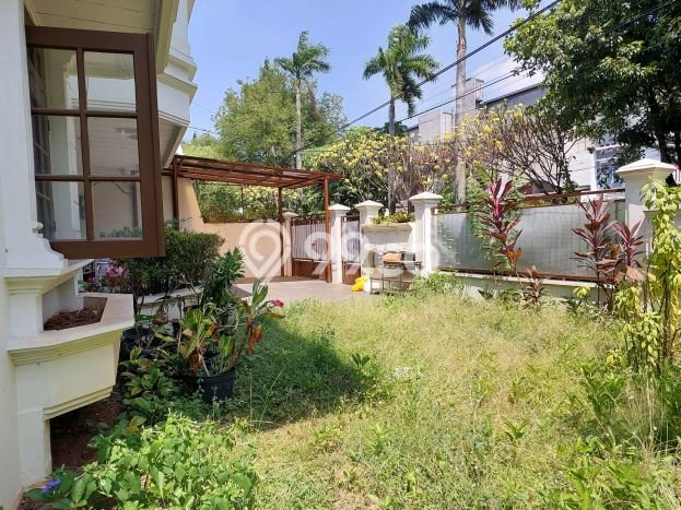 Rumah Luxury Modern Tanpa Renovasi di Lebak Bulus Jakarta Selatan Rumah Luxury Modern Tanpa Renovasi di Lebak Bulus Jakarta Selatan
