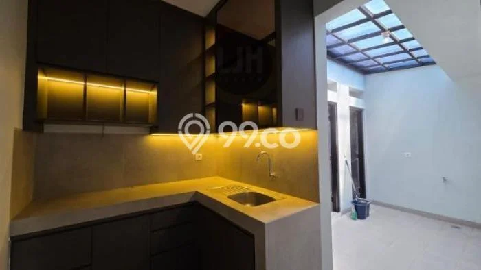 Rumah Lingkungan Nyaman di Mijen, Semarang, Luas 230m2m² Bangunan 170m2m² Rumah Lingkungan Nyaman di Mijen, Semarang, Luas 230m2m² Bangunan 170m2m²