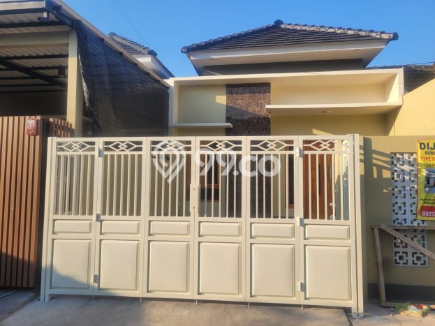 Jual Rumah Bagus Siap Huni LB 80m2 di Wiyung, Surabaya Jual Rumah Bagus Siap Huni LB 80m2 di Wiyung, Surabaya