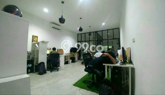 Ruko Dijual di Jakarta Selatan LT 98m2 & LB 181m2 Lokasi Terbaik! Ruko Dijual di Jakarta Selatan LT 98m2 & LB 181m2 Lokasi Terbaik!