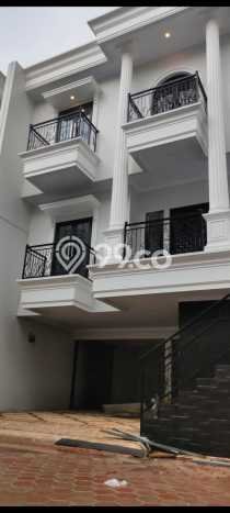 Dijual Rumah 4 Kamar Lokasi Ideal Bagus dan Strategis di Jagakarsa Dijual Rumah 4 Kamar Lokasi Ideal Bagus dan Strategis di Jagakarsa