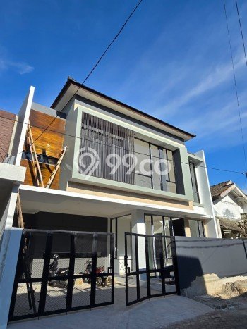 Rumah Elit Modern Siap Huni di Bintaro Tangerang Selatan Rumah Elit Modern Siap Huni di Bintaro Tangerang Selatan