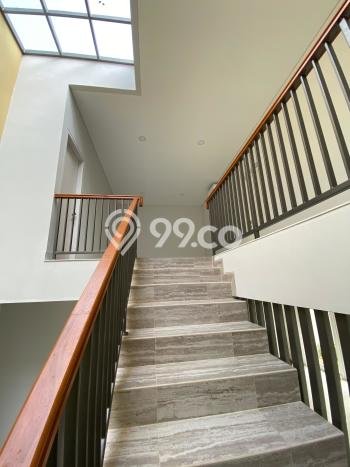 Hunian Elit LB 250m2 Siap Pakai Desain Elegan di Bintaro, Tangerang Selatan Hunian Elit LB 250m2 Siap Pakai Desain Elegan di Bintaro, Tangerang Selatan