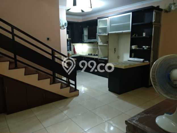 Hunian Mewah LB 200m2 Siap Huni Desain Elegan di Bintaro, Tangerang Selatan Hunian Mewah LB 200m2 Siap Huni Desain Elegan di Bintaro, Tangerang Selatan