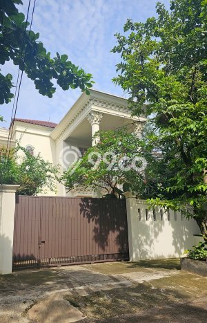 Rumah Luxury Modern Tanpa Renovasi di Senayan Jakarta Selatan Rumah Luxury Modern Tanpa Renovasi di Senayan Jakarta Selatan