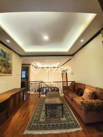 Rumah Elit LB 500m2 Siap Huni Desain Elegan di Senayan, Jakarta Selatan Rumah Elit LB 500m2 Siap Huni Desain Elegan di Senayan, Jakarta Selatan