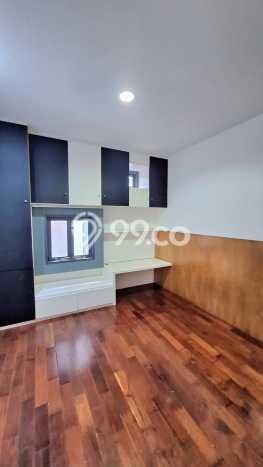 Disewakan! Rumah 3 Kamar Tidur &
3 Kamar Mandi di Tanah Kusir, Jakarta Selatan Disewakan! Rumah 3 Kamar Tidur &
3 Kamar Mandi di Tanah Kusir, Jakarta Selatan