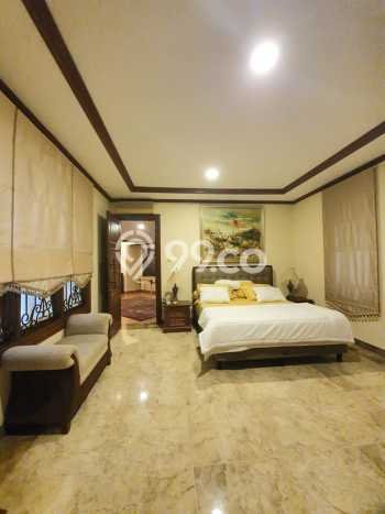 Rumah Elit LB 500m2 Siap Huni Desain Elegan di Senayan, Jakarta Selatan Rumah Elit LB 500m2 Siap Huni Desain Elegan di Senayan, Jakarta Selatan