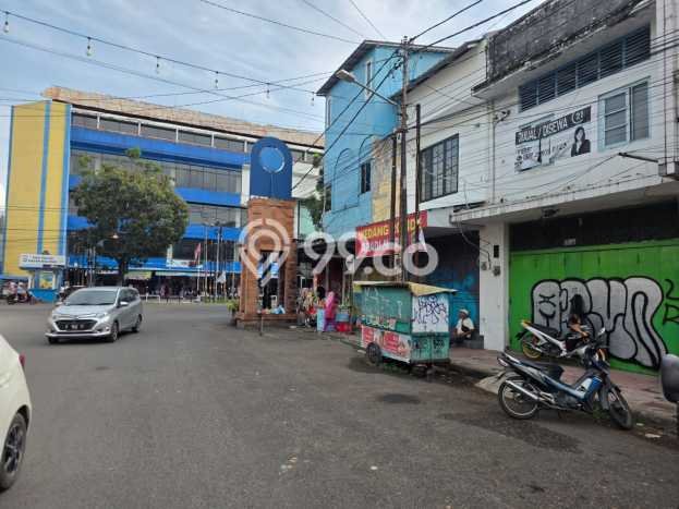 Area Ramai! Ruko Dijual di Pekalipan untuk Bisnis Luas Bangunan 180m2 Area Ramai! Ruko Dijual di Pekalipan untuk Bisnis Luas Bangunan 180m2