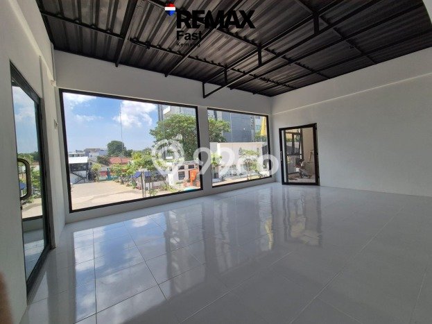 Komersial untuk Disewa di Pusat Jakarta Selatan Luas Bangunan 60m2 Komersial untuk Disewa di Pusat Jakarta Selatan Luas Bangunan 60m2