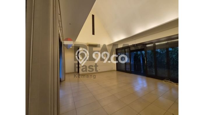 Disewakan Rumah Strategis di Kemang LT 590m2 / LB 800m2 Kondisi Bagus Disewakan Rumah Strategis di Kemang LT 590m2 / LB 800m2 Kondisi Bagus
