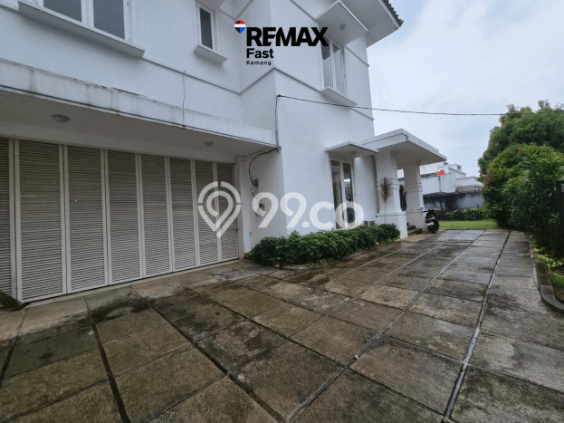 Disewakan Rumah Strategis di Kemang LT 875m2 / LB 500m2 Siap Huni Disewakan Rumah Strategis di Kemang LT 875m2 / LB 500m2 Siap Huni