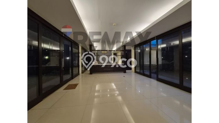 Disewakan Rumah Strategis di Kemang LT 590m2 / LB 800m2 Kondisi Bagus Disewakan Rumah Strategis di Kemang LT 590m2 / LB 800m2 Kondisi Bagus