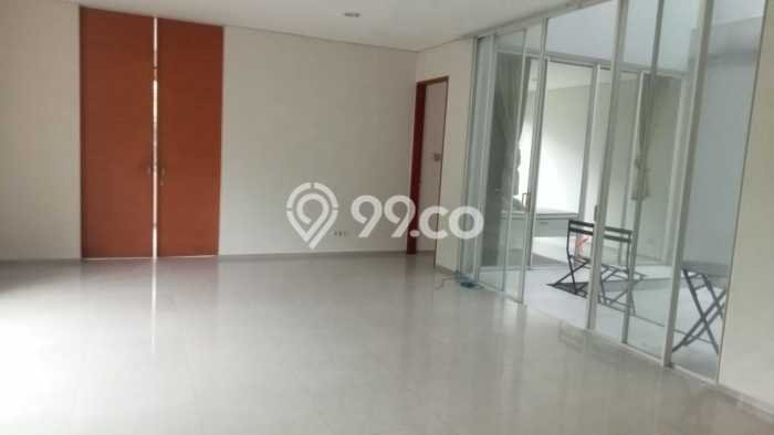 Lokasi terbaik! Rumah siap pakai disewakan di Cilandak LB 320m2 Lokasi terbaik! Rumah siap pakai disewakan di Cilandak LB 320m2