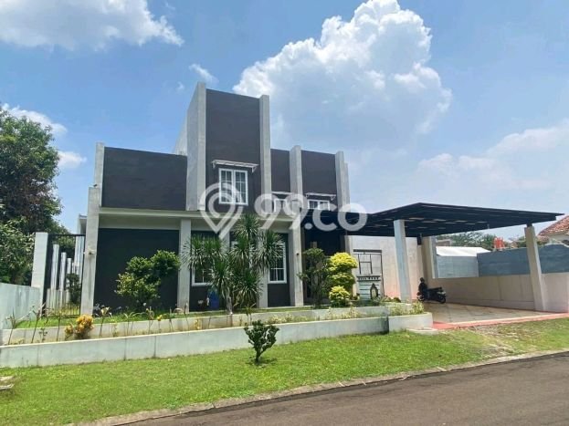 Rumah Mewah LB 680m2 Siap Pakai Desain Elegan di Kota Wisata, Jakarta Timur Rumah Mewah LB 680m2 Siap Pakai Desain Elegan di Kota Wisata, Jakarta Timur