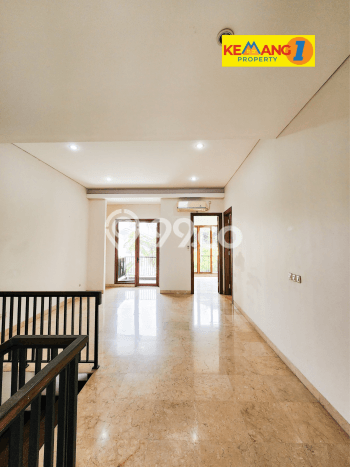 For Sale! Premium House LT 260m2 Desain Elegan di Kemang For Sale! Premium House LT 260m2 Desain Elegan di Kemang