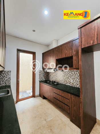 For Sale! Premium House LT 260m2 Desain Elegan di Kemang For Sale! Premium House LT 260m2 Desain Elegan di Kemang