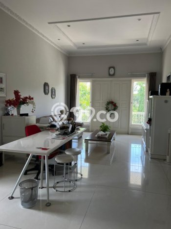 Dijual Rumah Premium dengan Fasilitas Sekitar Komplit di Dukuh Pakis, Surabaya Dijual Rumah Premium dengan Fasilitas Sekitar Komplit di Dukuh Pakis, Surabaya