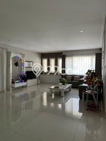 Dijual Rumah Premium dengan Fasilitas Sekitar Komplit di Dukuh Pakis, Surabaya Dijual Rumah Premium dengan Fasilitas Sekitar Komplit di Dukuh Pakis, Surabaya