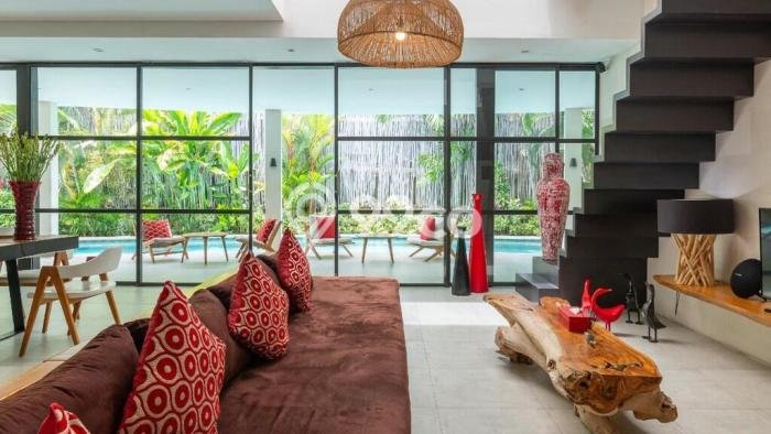 Hunian Modern dengan LT 600m2 & LB 300m2 Dikontrakkan di Seminyak Hunian Modern dengan LT 600m2 & LB 300m2 Dikontrakkan di Seminyak