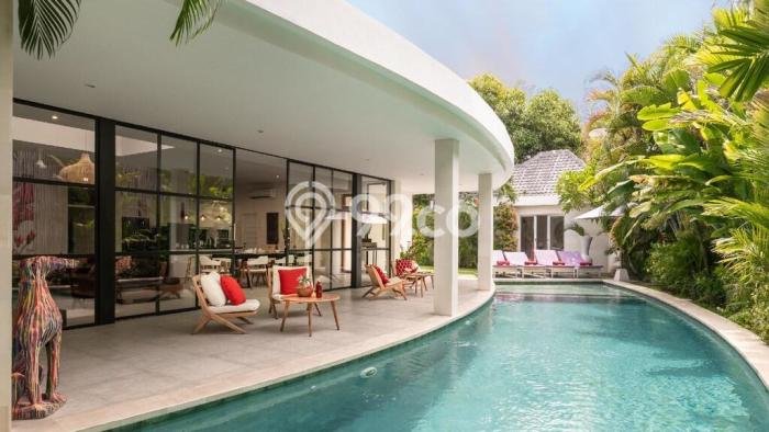 Hunian Modern dengan LT 600m2 & LB 300m2 Dikontrakkan di Seminyak Hunian Modern dengan LT 600m2 & LB 300m2 Dikontrakkan di Seminyak