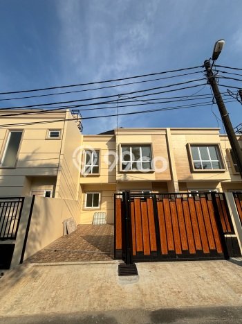 Ready to Use! Premium House LT 105m2 Desain Modern di Gading Serpong Ready to Use! Premium House LT 105m2 Desain Modern di Gading Serpong