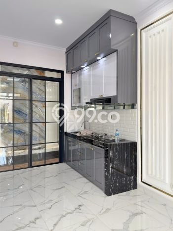 For Sale Rumah 5 Kamar Lokasi Strategis Bagus dan Strategis di Jagakarsa For Sale Rumah 5 Kamar Lokasi Strategis Bagus dan Strategis di Jagakarsa
