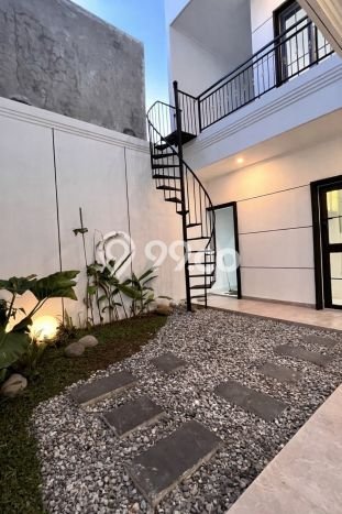 For Sale! Luxury House LT 200m2 Desain Elegan di BSD Nusaloka For Sale! Luxury House LT 200m2 Desain Elegan di BSD Nusaloka