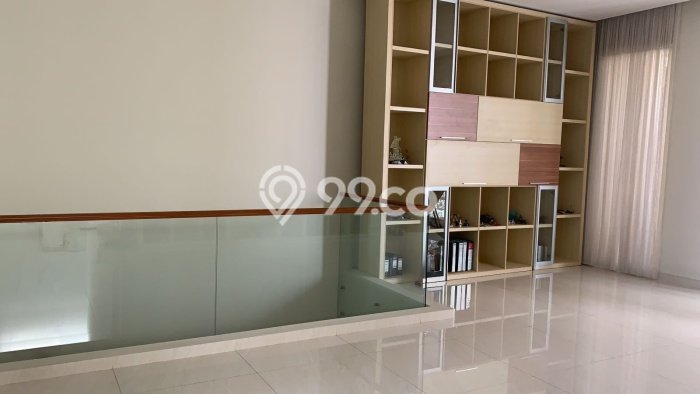 Ready to Use! Luxury House LT 250m2 Desain Elegan di Surabaya Kota Ready to Use! Luxury House LT 250m2 Desain Elegan di Surabaya Kota