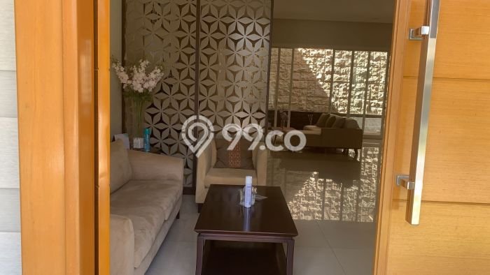 Ready to Use! Luxury House LT 250m2 Desain Elegan di Surabaya Kota Ready to Use! Luxury House LT 250m2 Desain Elegan di Surabaya Kota