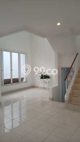Rumah Disewakan Jakarta Timur LT 200m2 LB 200m2 Kawasan Kota Wisata Rumah Disewakan Jakarta Timur LT 200m2 LB 200m2 Kawasan Kota Wisata