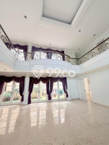 Rumah Elit Modern Tanpa Renovasi di Kota Wisata Jakarta Timur Rumah Elit Modern Tanpa Renovasi di Kota Wisata Jakarta Timur