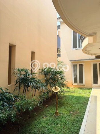 Rumah Elit Modern Tanpa Renovasi di Kota Wisata Jakarta Timur Rumah Elit Modern Tanpa Renovasi di Kota Wisata Jakarta Timur