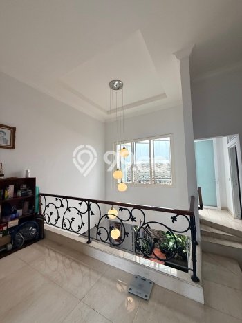 Rumah Luxury Modern Tanpa Renovasi di Legenda Wisata Jakarta Timur Rumah Luxury Modern Tanpa Renovasi di Legenda Wisata Jakarta Timur