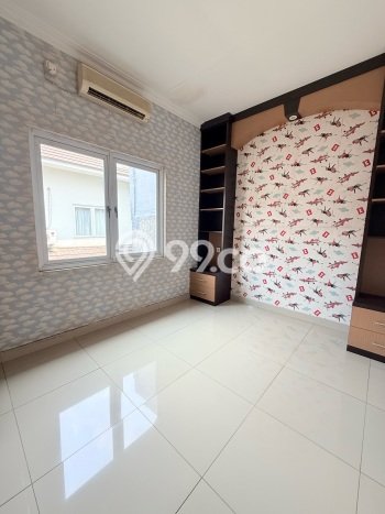 Jual Rumah Luas Elegan Dengan View Eksklusif di Kota Wisata, Jakarta Timur Jual Rumah Luas Elegan Dengan View Eksklusif di Kota Wisata, Jakarta Timur