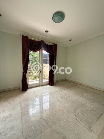Rumah Elit Modern Tanpa Renovasi di Kota Wisata Jakarta Timur Rumah Elit Modern Tanpa Renovasi di Kota Wisata Jakarta Timur