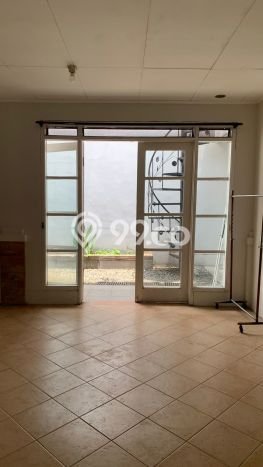 Rumah Disewakan Jakarta Timur LT 144m2 LB 100m2 Area Kota Wisata Rumah Disewakan Jakarta Timur LT 144m2 LB 100m2 Area Kota Wisata