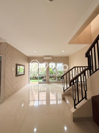 Jual Rumah Luas Elegan Dengan View Eksklusif di Kota Wisata, Jakarta Timur Jual Rumah Luas Elegan Dengan View Eksklusif di Kota Wisata, Jakarta Timur
