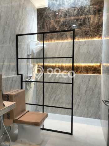 Rumah Mewah Dijual LT 180m2 di BSD, Tangerang Selatan Rumah Mewah Dijual LT 180m2 di BSD, Tangerang Selatan