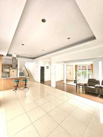 Jual Rumah Luas Elegan Dengan View Eksklusif di Bintaro, Tangerang Selatan Jual Rumah Luas Elegan Dengan View Eksklusif di Bintaro, Tangerang Selatan