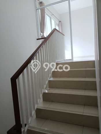 Hunian Mewah LB 240m2 Siap Pakai Desain Elegan di Bintaro, Tangerang Selatan Hunian Mewah LB 240m2 Siap Pakai Desain Elegan di Bintaro, Tangerang Selatan
